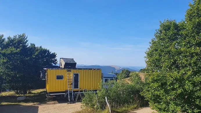 Camper truck in de bergen Frankrijk